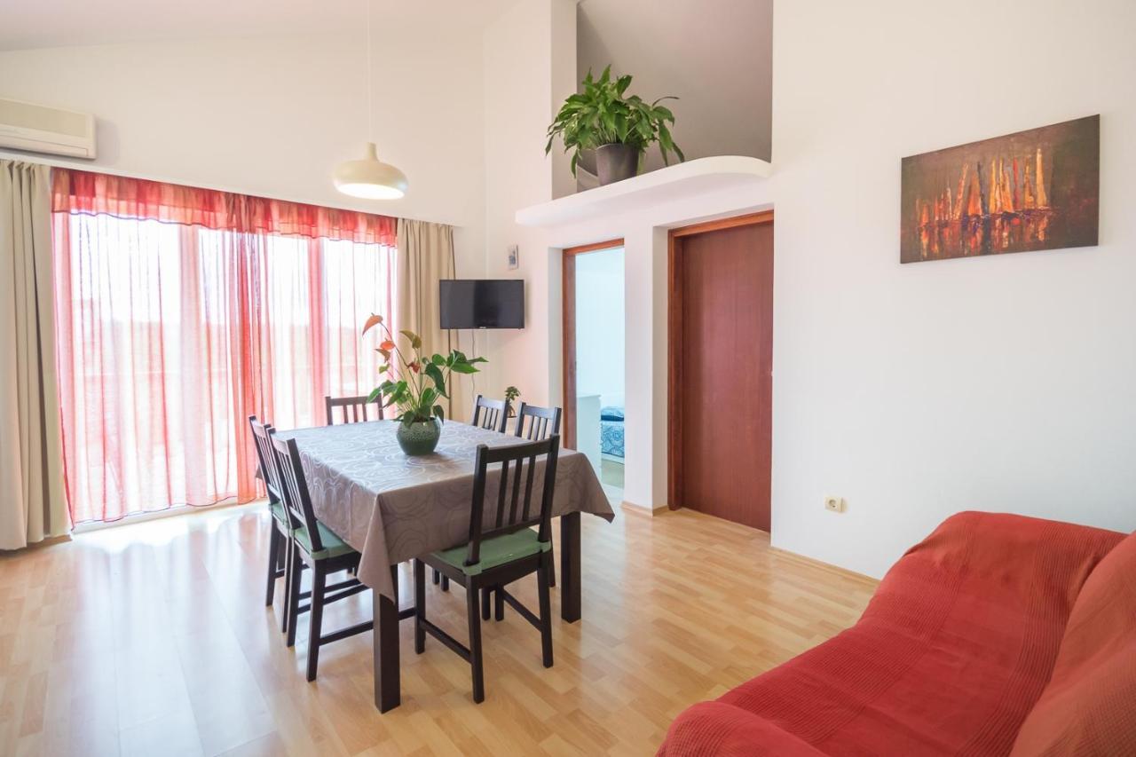Apartments With A Parking Space Njivice, Krk - 5427 Exterior photo
